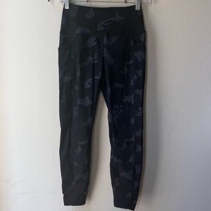 Camo 3/4 length leggings with pockets